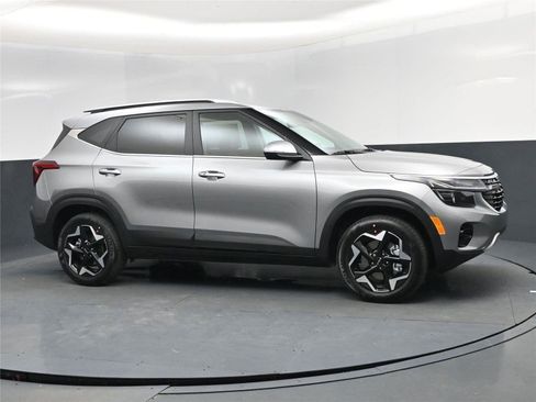 New 2026 Kia Seltos EX image 2