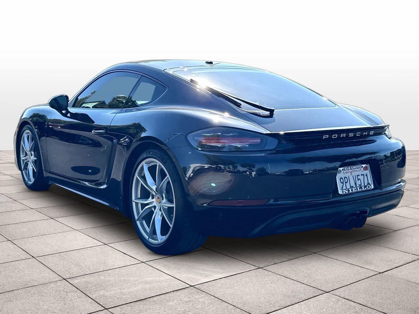 Used 2024 Porsche 718 Cayman RWD image 7