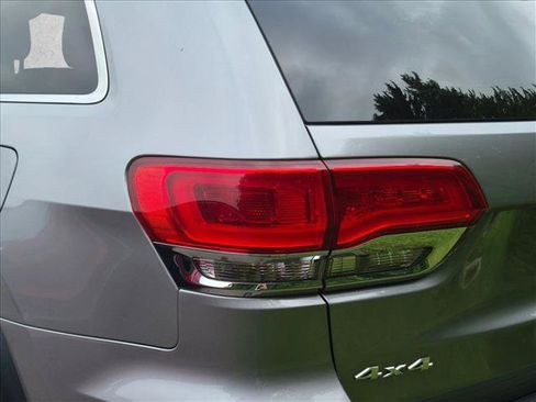 Used 2018 Jeep Grand Cherokee Limited AWD/4WD image 14