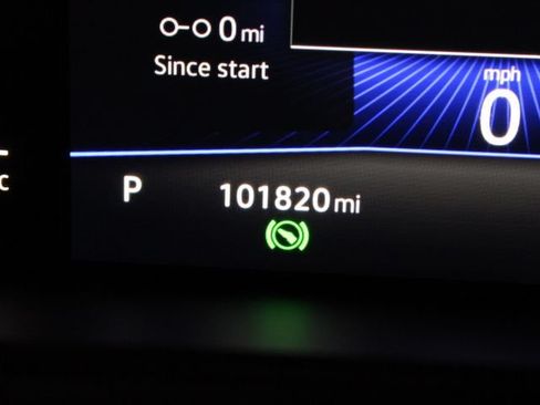Used 2022 Volkswagen Taos SE w/ Panoramic Sunroof Package FWD image 6
