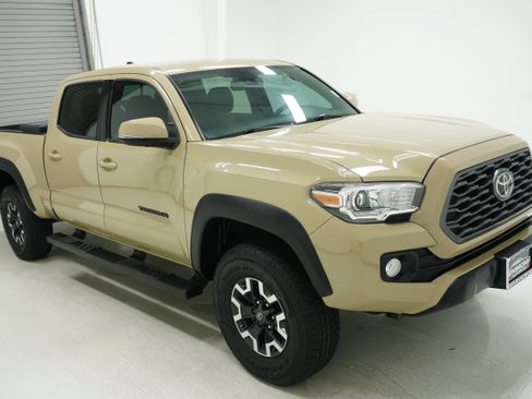 Used 2020 Toyota Tacoma TRD Off-Road w/ Advanced Technology Package AWD/4WD image 3