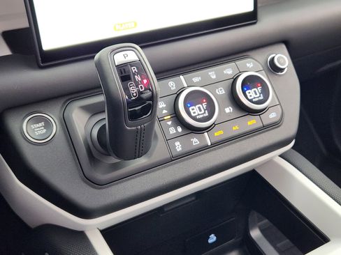 Used 2025 Land Rover Defender 110 S image 24
