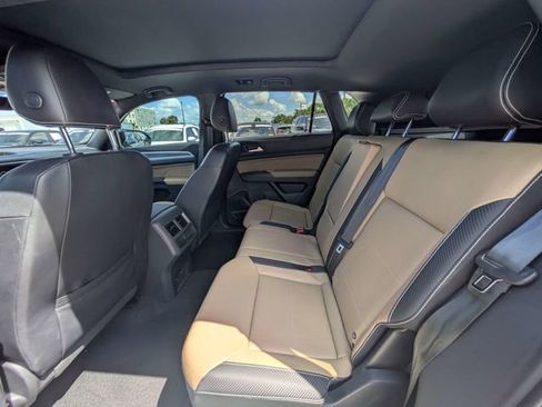 Used 2021 Volkswagen Atlas Cross Sport SE FWD image 10