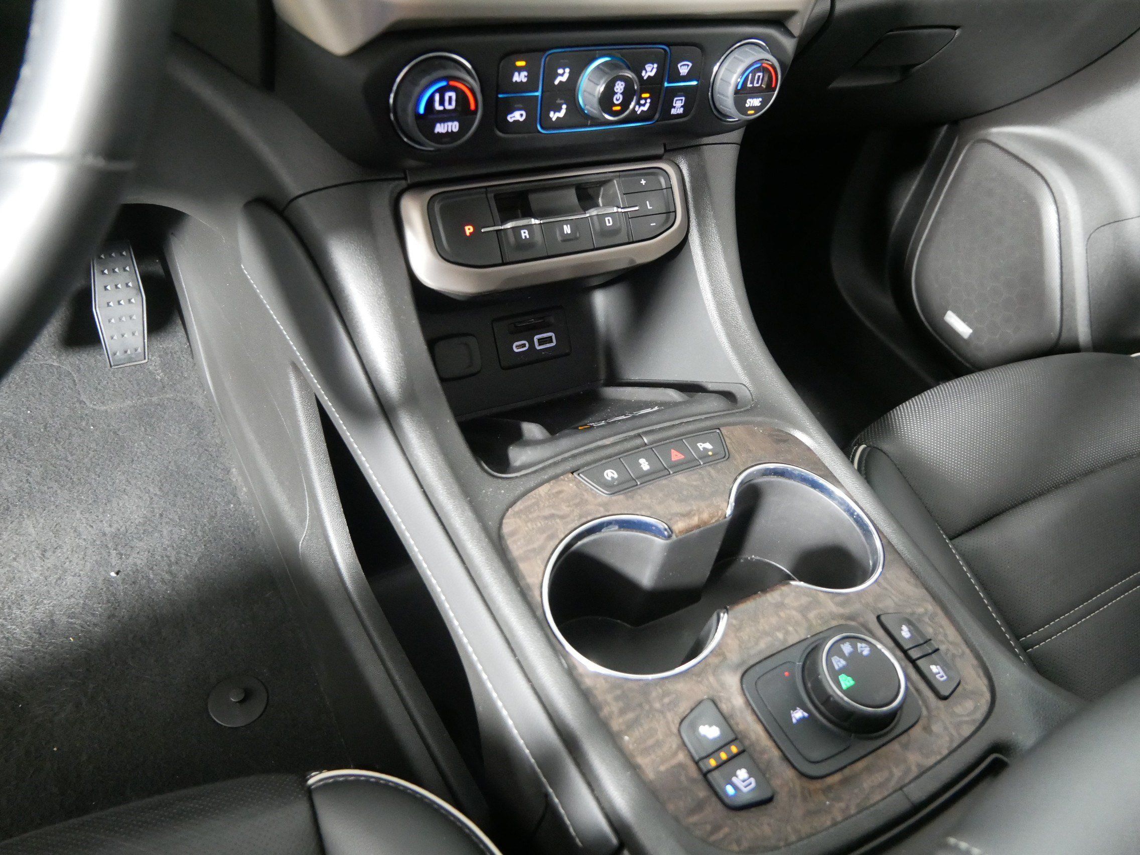 Used 2023 GMC Acadia Denali w/ Denali Ultimate Package AWD/4WD image 24