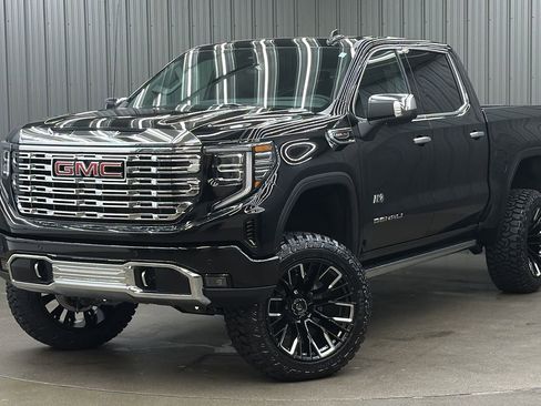 Used 2026 GMC Sierra 1500 Denali w/ Denali Reserve Package AWD/4WD image 1