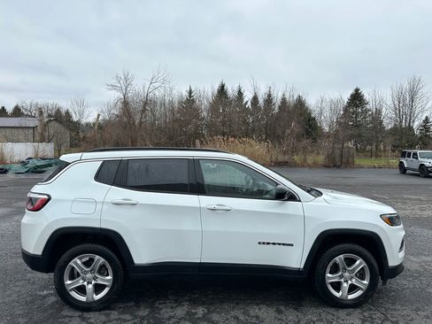 Used 2023 Jeep Compass Latitude image 10