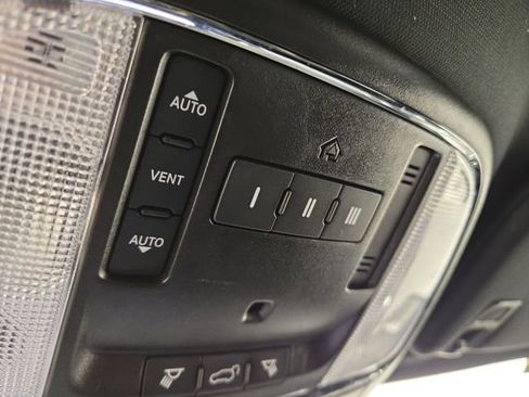 Used 2021 Jeep Grand Cherokee Limited AWD/4WD image 26