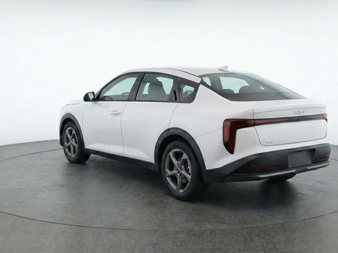 Used 2025 Kia K4 FWD image 6