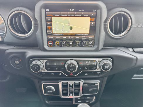 Used 2020 Jeep Gladiator Overland AWD/4WD image 19