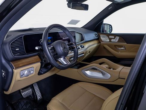 Used 2024 Mercedes-Benz GLS 580 4MATIC image 5