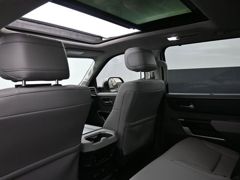 Used 2023 Toyota Sequoia Platinum image 2