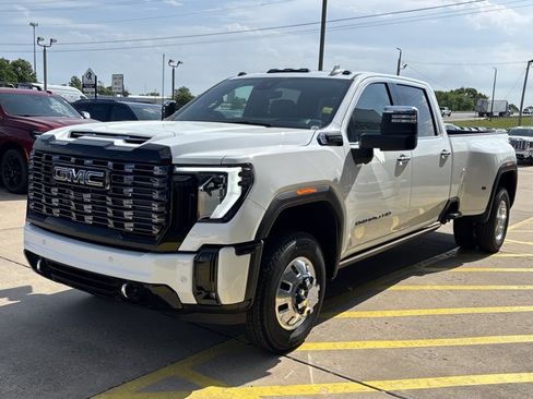 New 2026 GMC Sierra 3500 Denali Ultimate w/ LPO, Black Badging Package AWD/4WD image 10