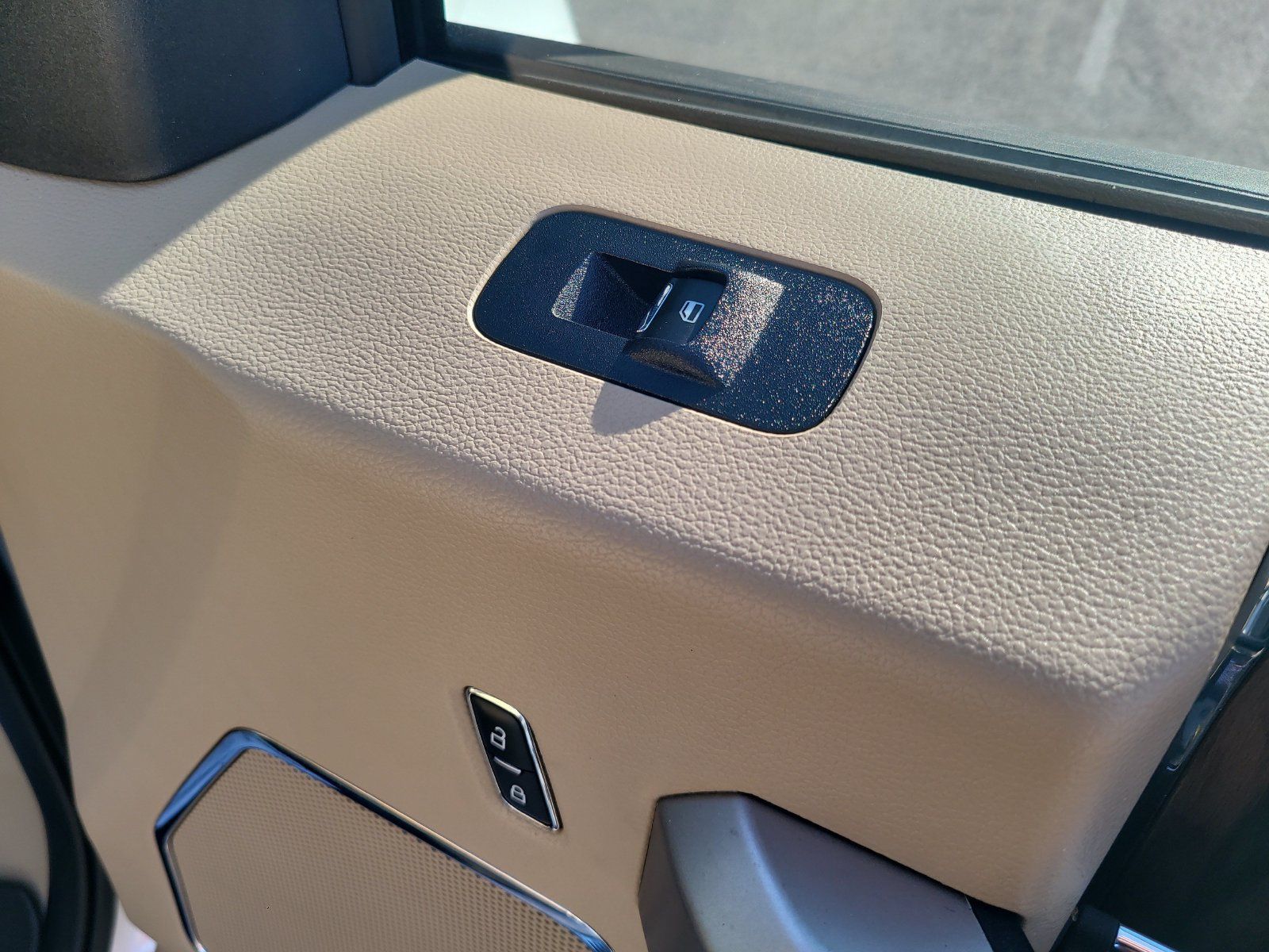 Used 2019 Ford F150 Lariat RWD image 28