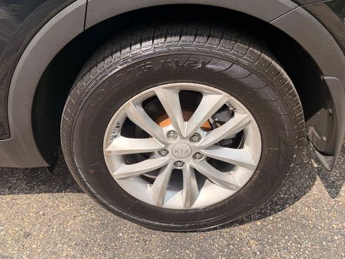 Used 2018 Kia Sorento FWD image 12
