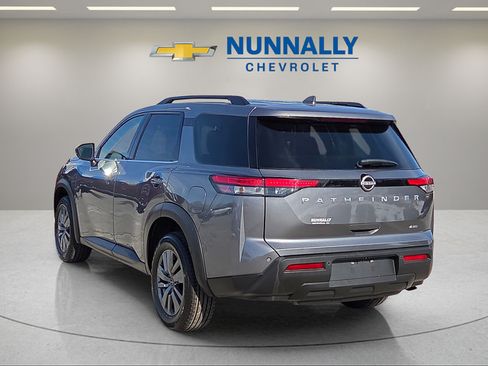 Used 2025 Nissan Pathfinder SV AWD/4WD image 3