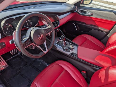 Used 2017 Alfa Romeo Giulia AWD image 16