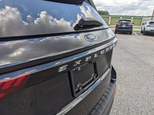 Used 2025 Ford Explorer Active RWD image 11
