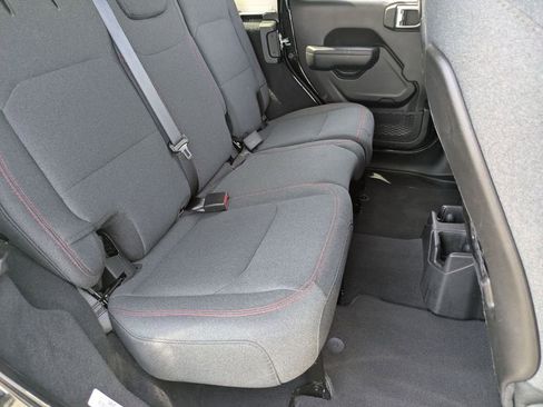Used 2025 Jeep Wrangler Unlimited Rubicon w/ Convenience Group AWD/4WD image 28