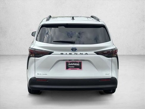 Certified 2025 Toyota Sienna XLE w/ XLE Plus Package image 6
