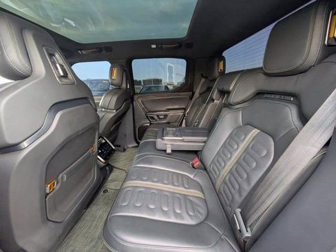 Used 2022 Rivian R1T Adventure image 12