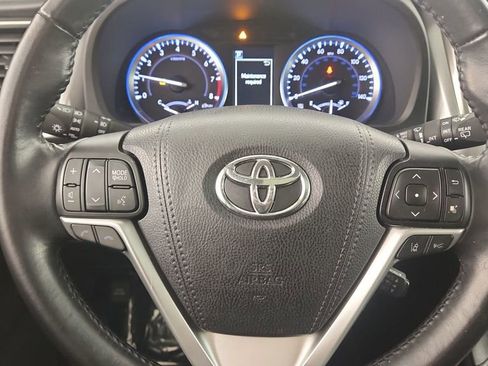 Used 2018 Toyota Highlander XLE image 11