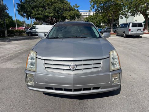 Used 2006 Cadillac SRX w/ Seating Package image 4