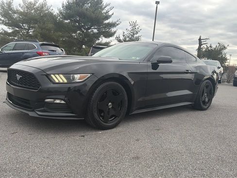 Used 2015 Ford Mustang Coupe image 2