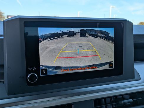 Used 2025 Toyota Tacoma TRD Sport image 18