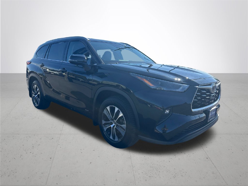 Used 2022 Toyota Highlander XLE AWD/4WD image 5