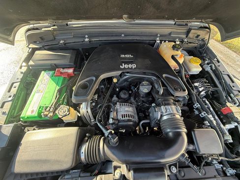 Used 2019 Jeep Wrangler Unlimited Sport S image 33