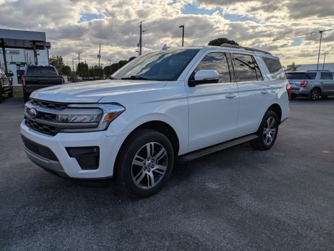 Used 2024 Ford Expedition XLT image 8