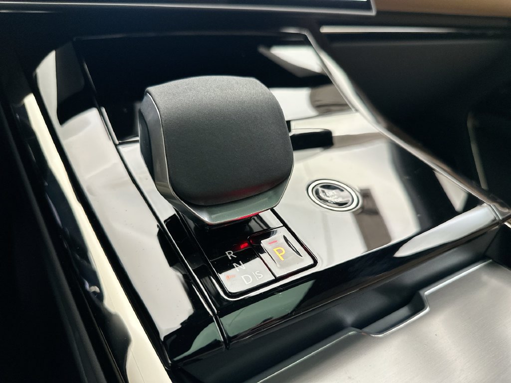 New 2025 Land Rover Range Rover Sport SE AWD/4WD image 11