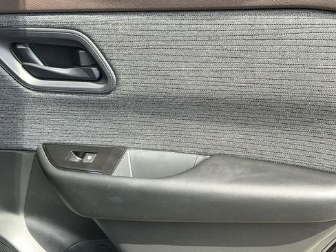 Used 2023 Nissan Rogue S image 20