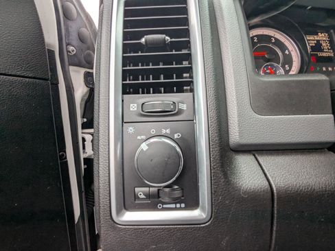 Used 2018 RAM 2500 SLT image 23