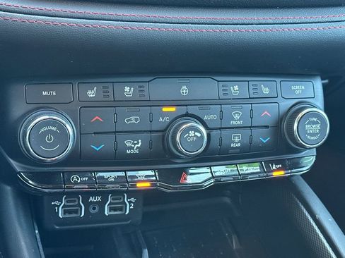 Used 2025 Dodge Durango GT AWD/4WD image 20