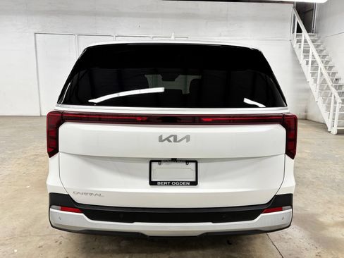 Used 2026 Kia Carnival FWD image 6