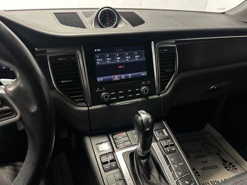 Used 2018 Porsche Macan GTS image 45