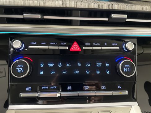 Used 2024 Hyundai Santa Fe Calligraphy AWD/4WD image 18