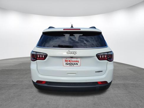 Used 2022 Jeep Compass Latitude w/ Convenience Group FWD image 6