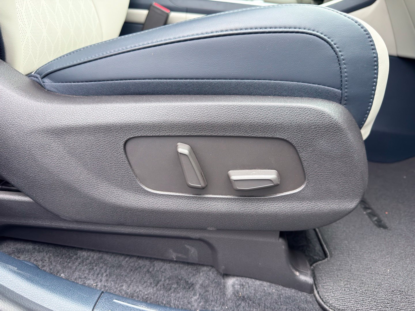 Used 2026 Kia Carnival SX FWD image 49