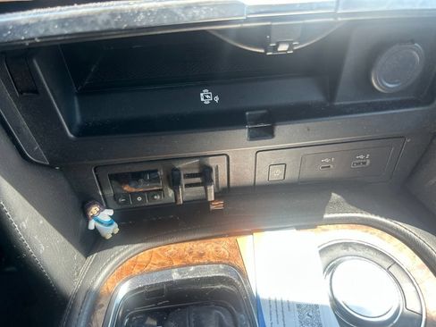Used 2021 Nissan Armada SL w/ Captain's Chairs Package RWD image 17