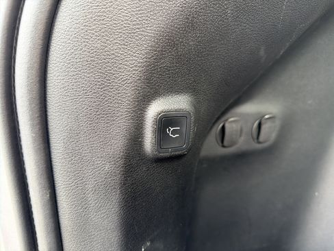 Used 2021 Jeep Cherokee Limited image 29