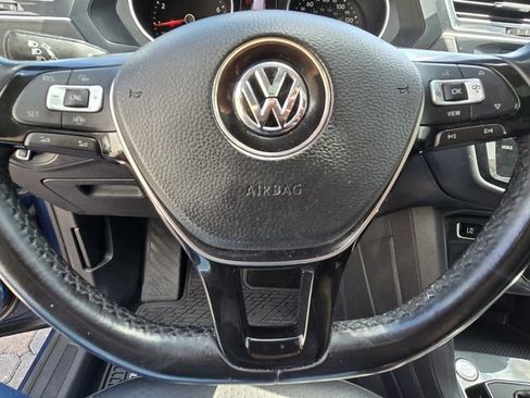 Used 2019 Volkswagen Tiguan SE w/ Panoramic Sunroof Package image 28