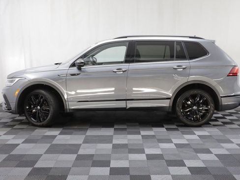 Used 2022 Volkswagen Tiguan SE R-Line AWD/4WD image 3