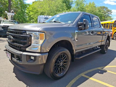 Certified 2022 Ford F250 XLT w/ Black Appearance Package AWD/4WD image 5