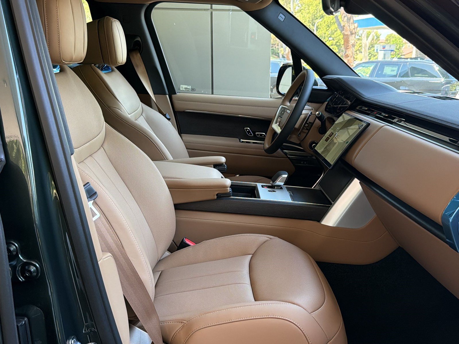 New 2026 Land Rover Range Rover Long Wheelbase SE AWD/4WD image 23