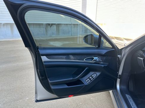 Used 2013 Porsche Panamera GTS image 11