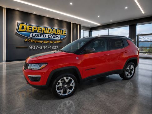 Used 2019 Jeep Compass Trailhawk AWD/4WD image 1