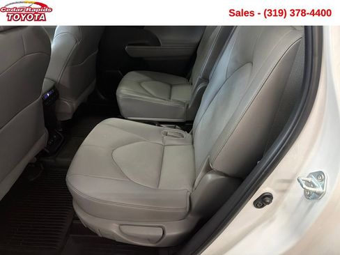 Used 2024 Toyota Highlander Platinum image 26