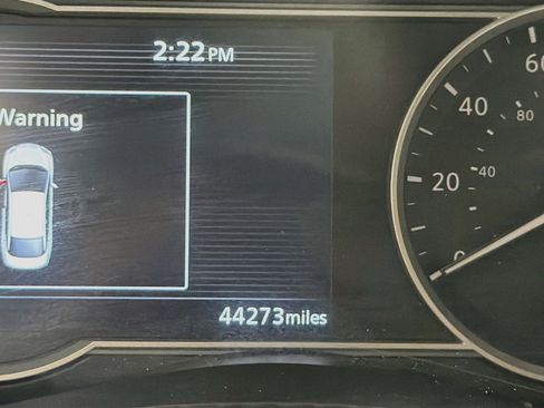 Used 2025 Nissan Versa SR FWD image 18